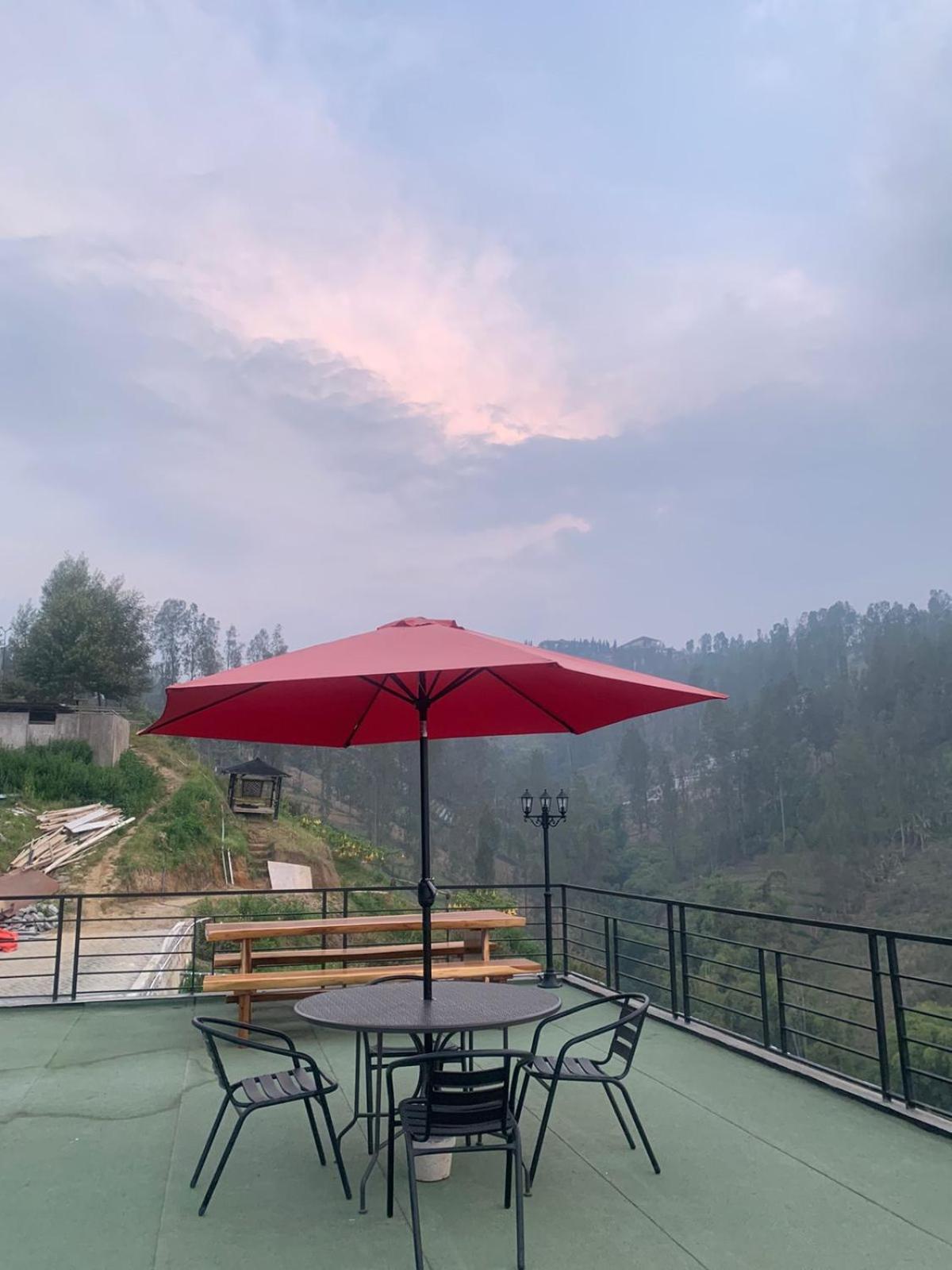 Hotel Nature Bromo And Resort Pasuruan Esterno foto