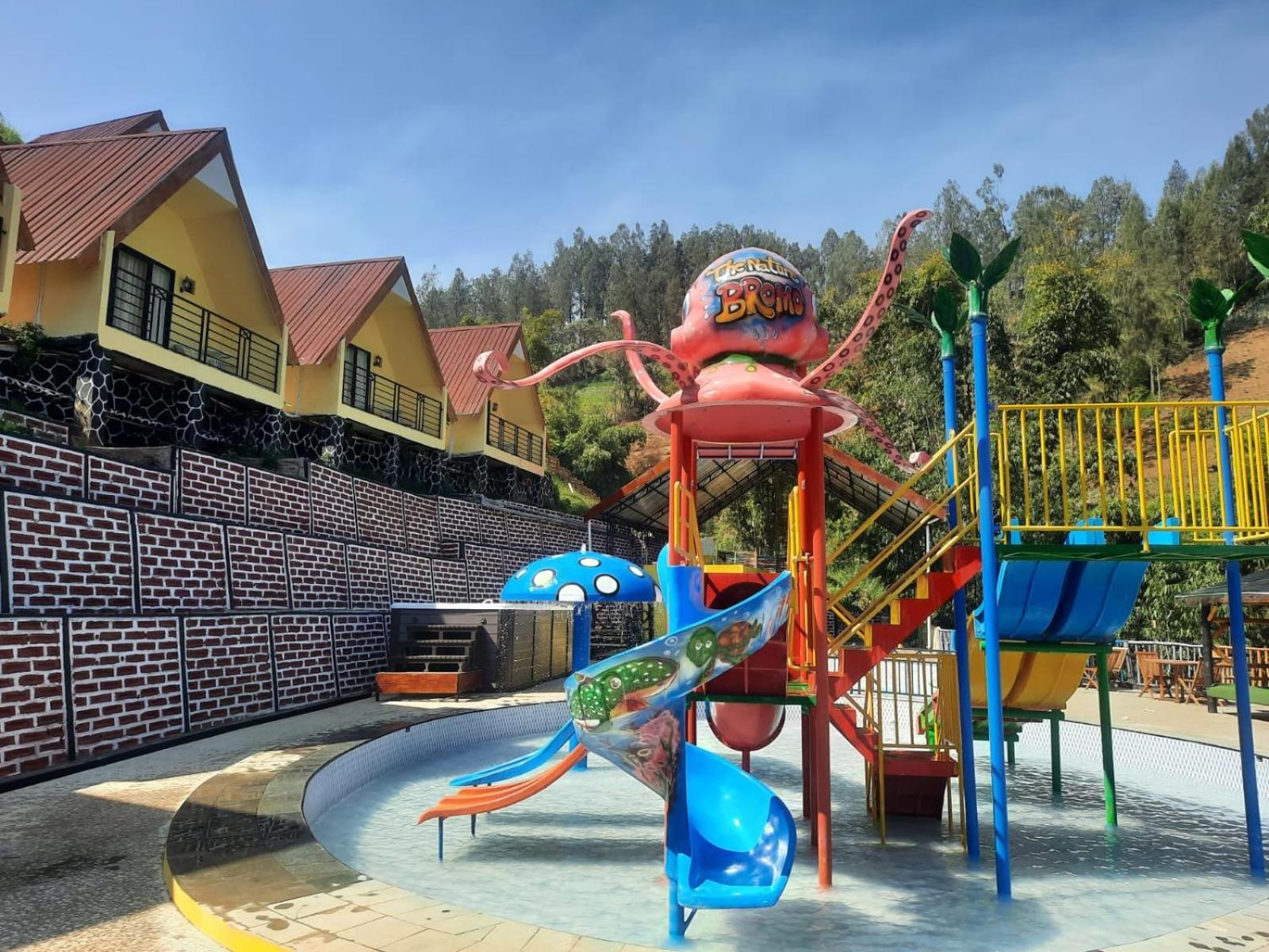 Hotel Nature Bromo And Resort Pasuruan Esterno foto