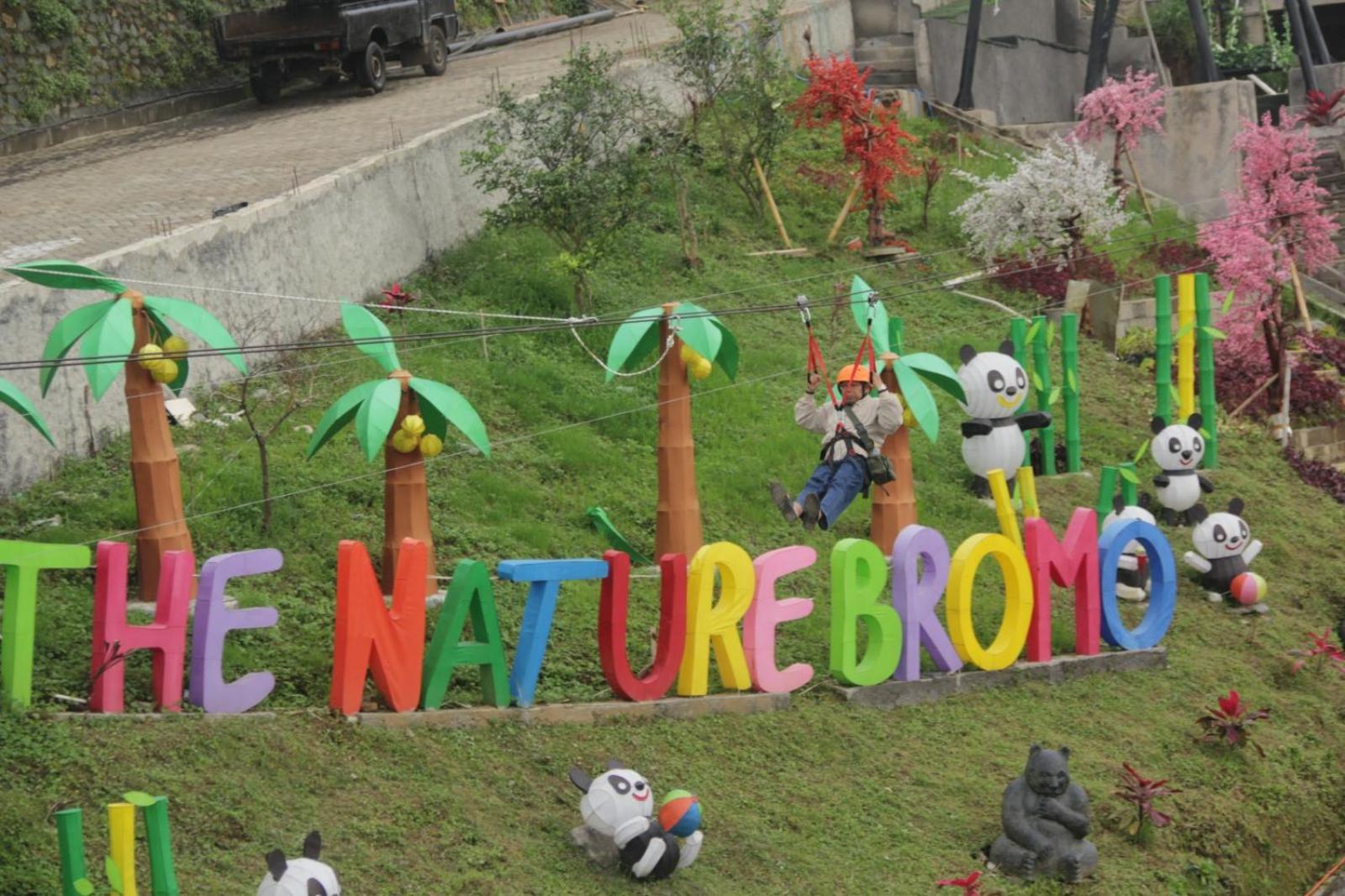 Hotel Nature Bromo And Resort Pasuruan Esterno foto