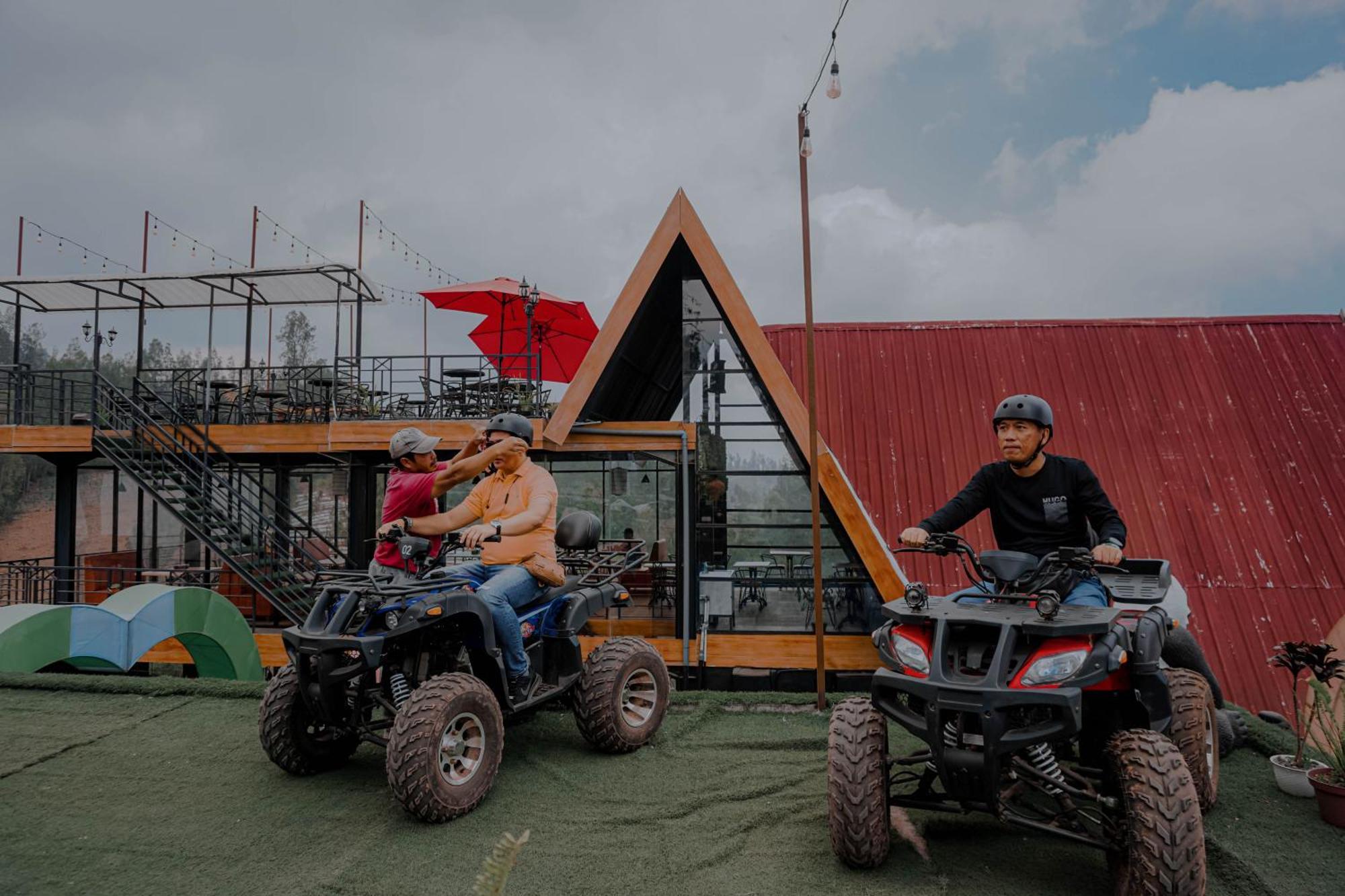 Hotel Nature Bromo And Resort Pasuruan Esterno foto