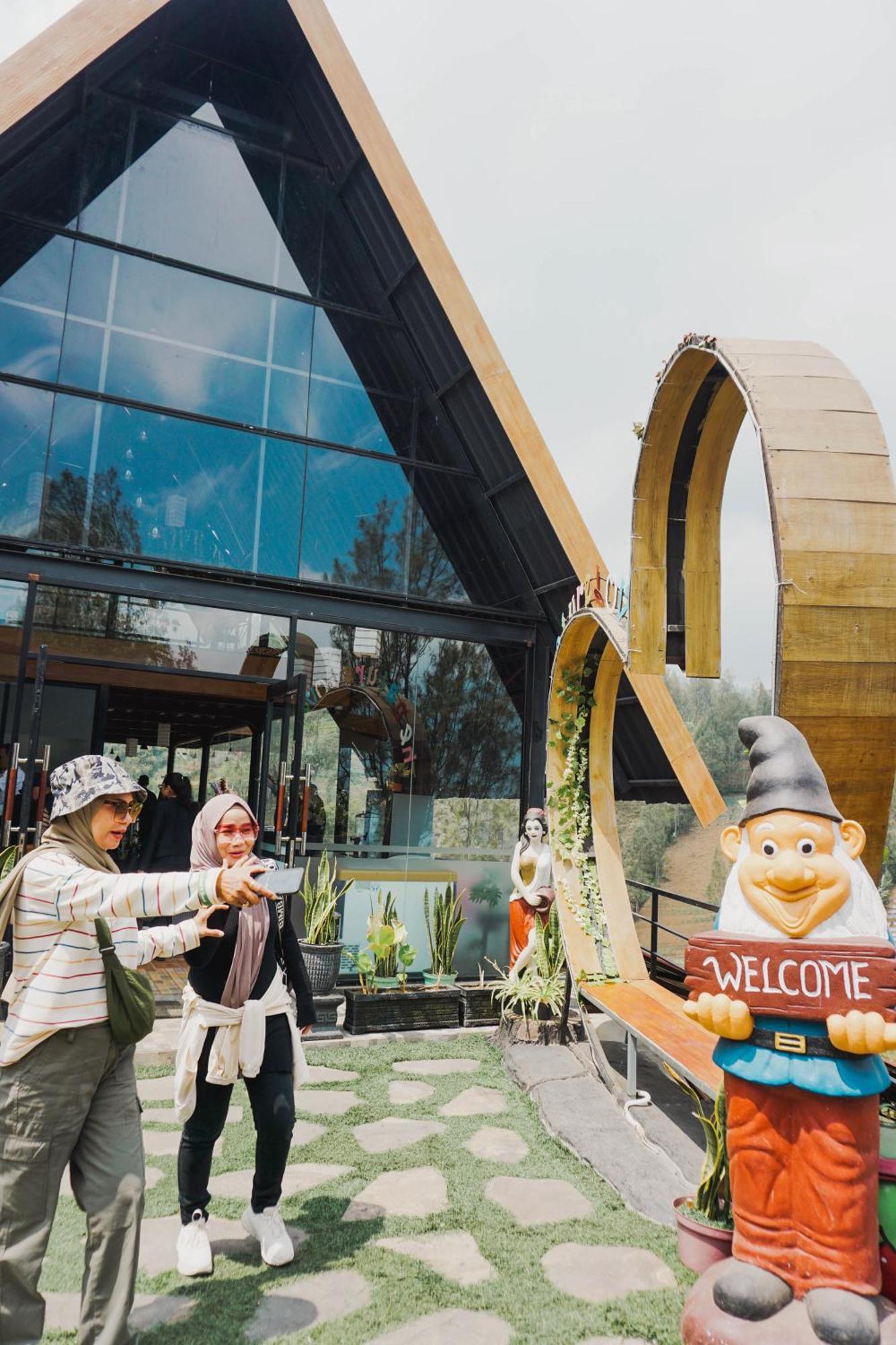 Hotel Nature Bromo And Resort Pasuruan Esterno foto
