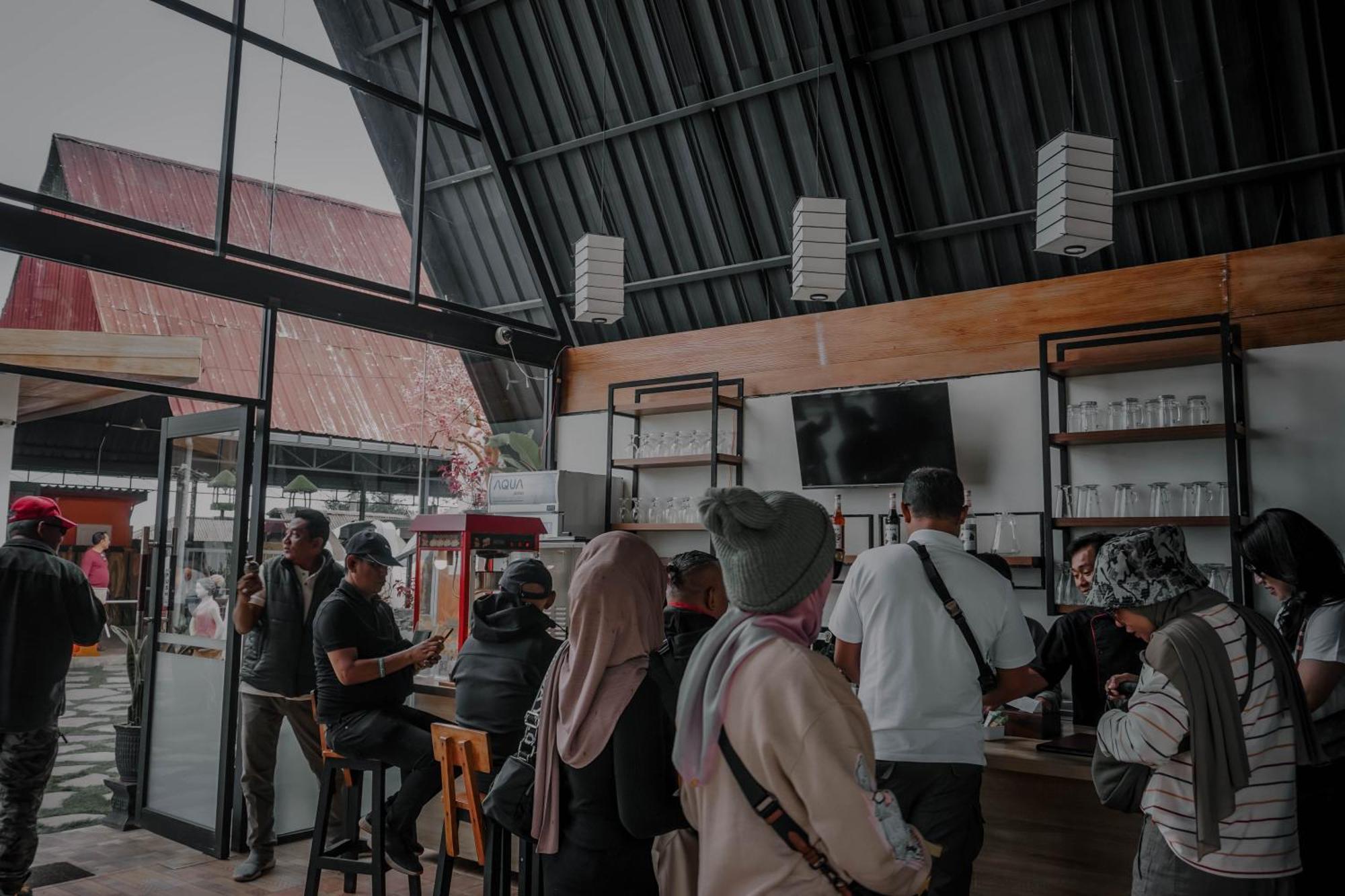 Hotel Nature Bromo And Resort Pasuruan Esterno foto