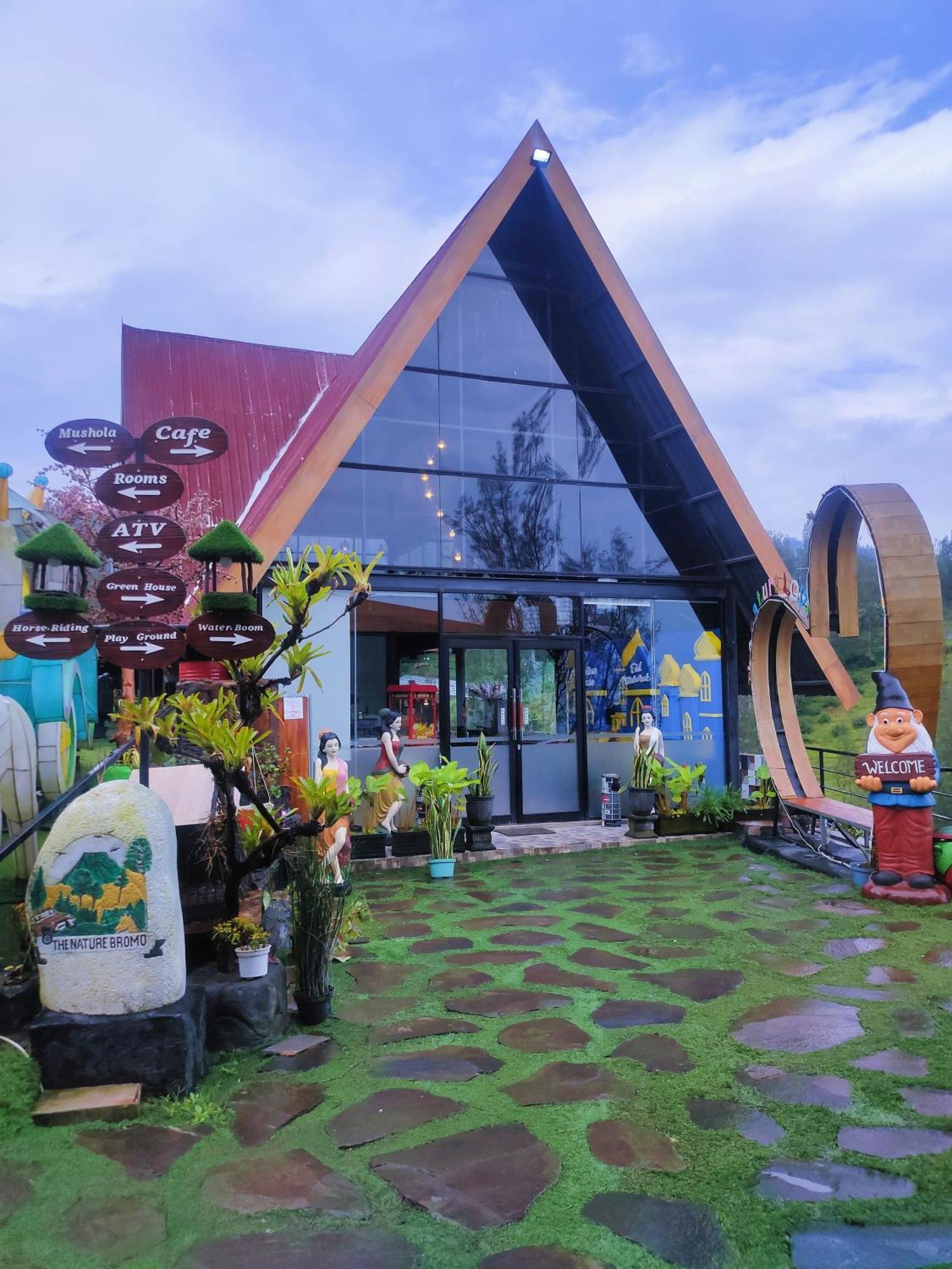 Hotel Nature Bromo And Resort Pasuruan Esterno foto