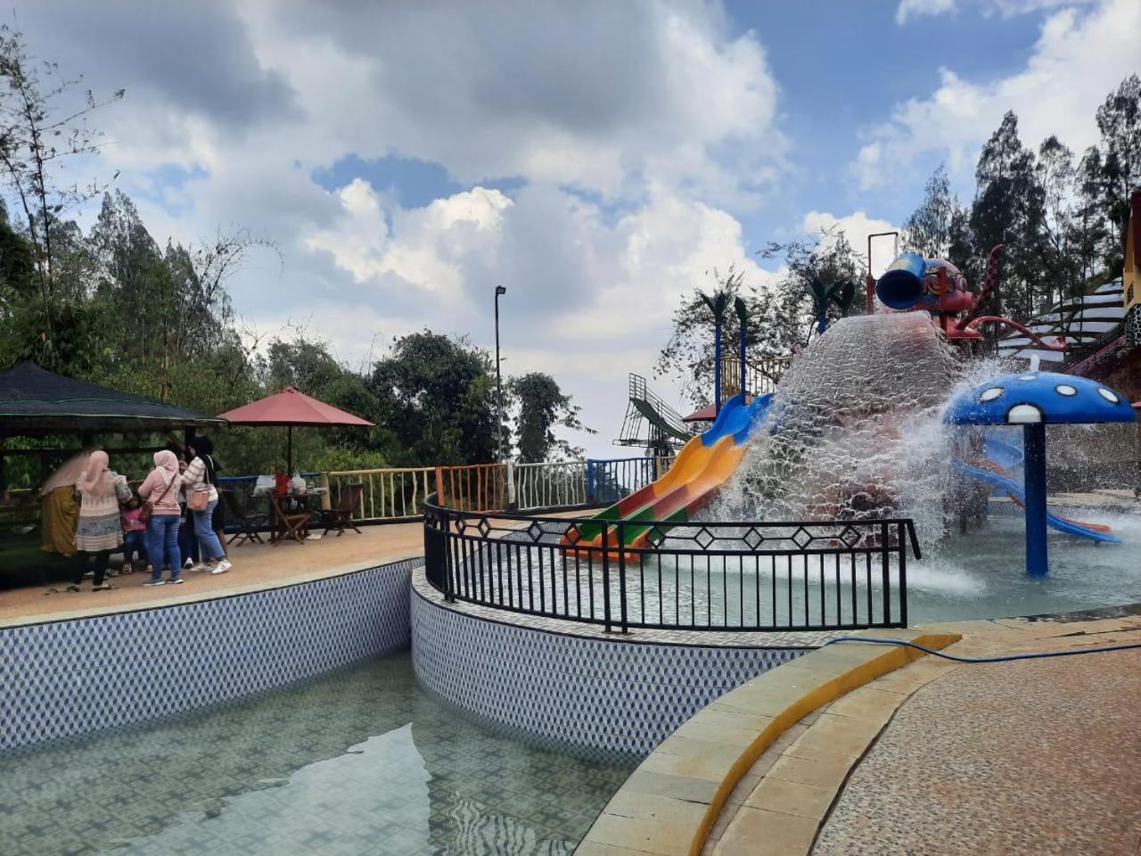 Hotel Nature Bromo And Resort Pasuruan Esterno foto