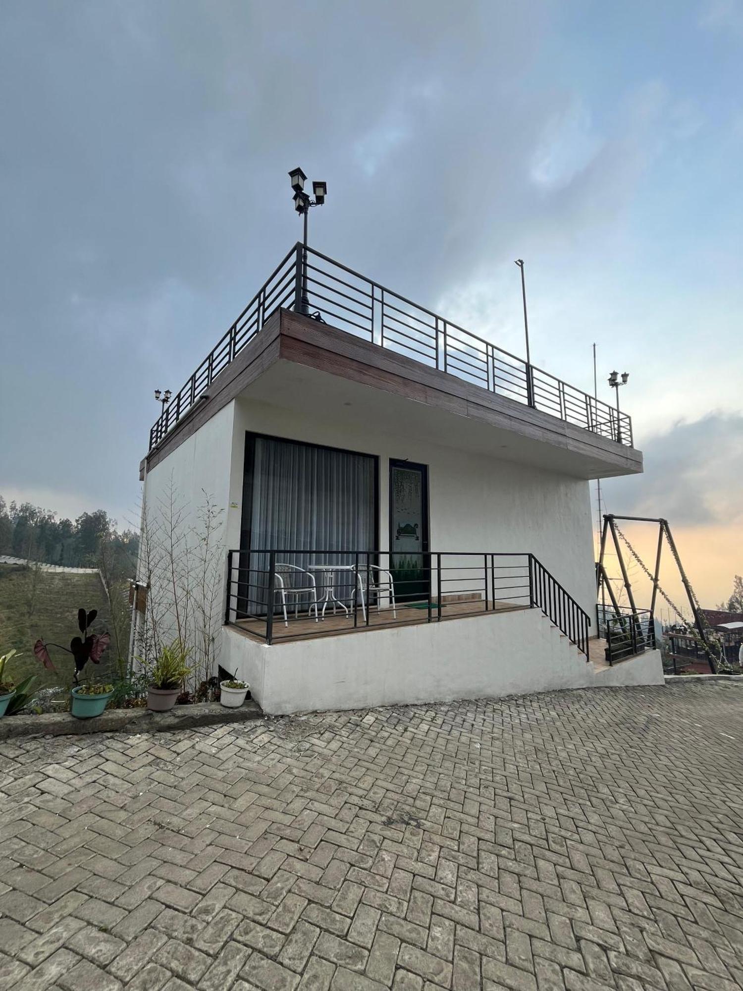 Hotel Nature Bromo And Resort Pasuruan Esterno foto